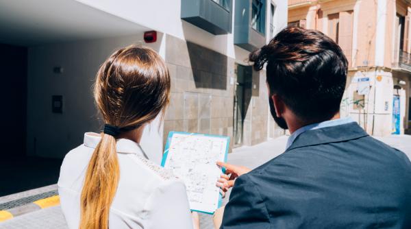 Chiriile, mai mari decât rata la bancă. Ce trebuie să știi în 2025 dacă vrei să-ți iei casă