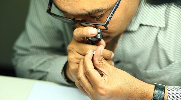 Haos în comerțul cu diamante. Interdicții, documente și reguli noi!