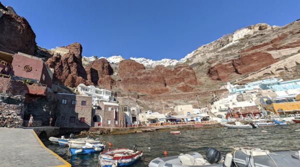 Santorini. Seismologii, neliniștiți și uimiți de roiul de cutremure