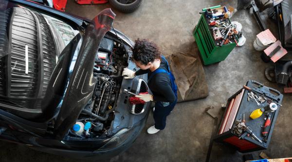 Tarifele de manoperă din 2014 sufocă service-urile auto! Asigurătorii refuză actualizarea prețurilor