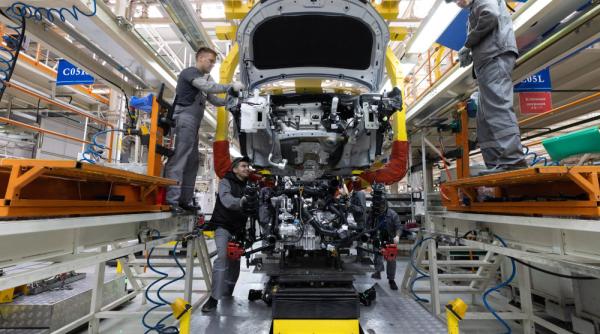 Trump se pregătește să atace industria auto. ”Probabil în aprilie”