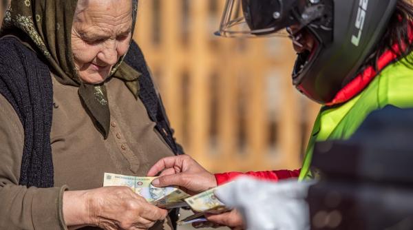 Bani pentru pensionarii cu venituri mici. Prima tranșă, în aprilie 