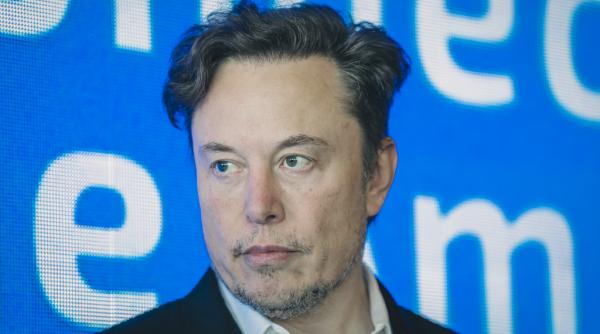 Acțiunile Tesla au scăzut cu 45% în ultimele trei luni, pe fondul controverselor politice şi incetitudinilor legate de promisiunile lui Elon Musk