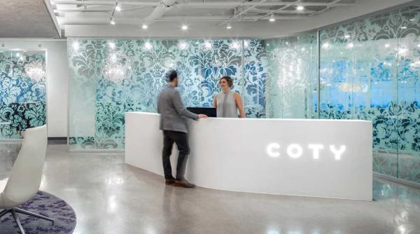 Coty se retrage din imperiul lui Kim Kardashian! 