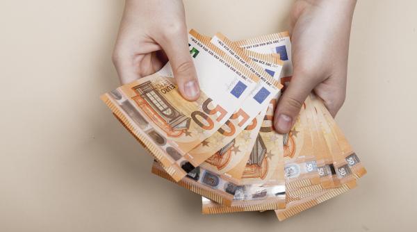 UE, la ora de sfaturi financiare! Agenția Fitch: Atât ați putea cheltui