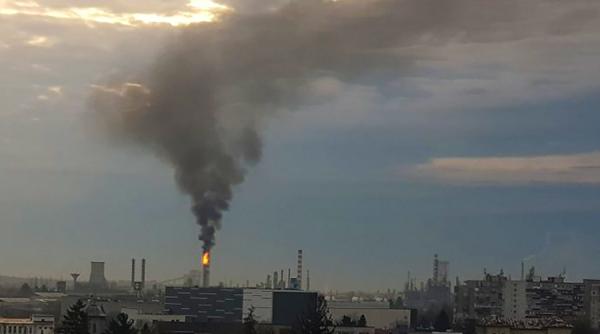 Alertă în Prahova! Două rafinării au fost oprite după o pană de curent. Ce spun autoritățile