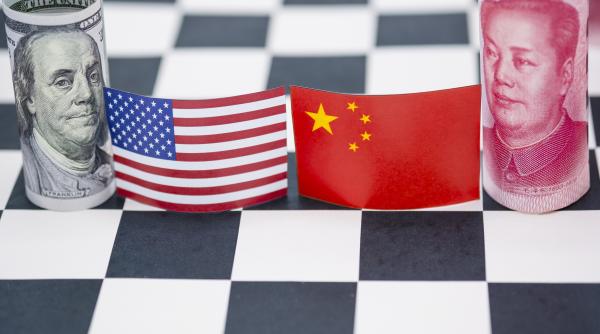 Războiul tarifelor escaladează. China i-o plăteşte lui Trump cu aceeaşi monedă şi creşte tarifele pentru SUA la 125%