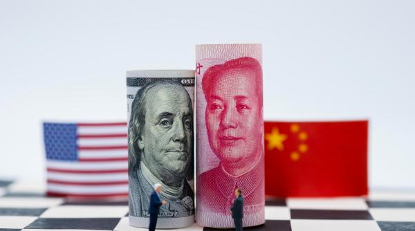 În războiul taxelor cu China, Trump a clipit primul și face un pas înapoi