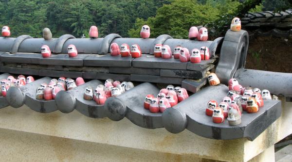 Japonia și curiozitățile ei: Secretul figurinelor Daruma