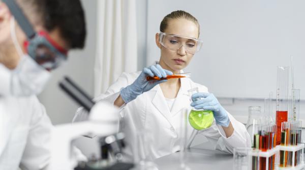 Macron, îndemn pentru cercetători: Alegeți Franța pentru știință