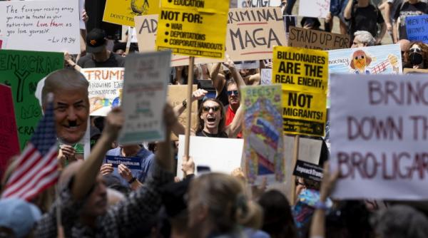 Americanii au ieșit în stradă să protesteze împotriva lui Trump: Nu vrem rege la Casa Albă!