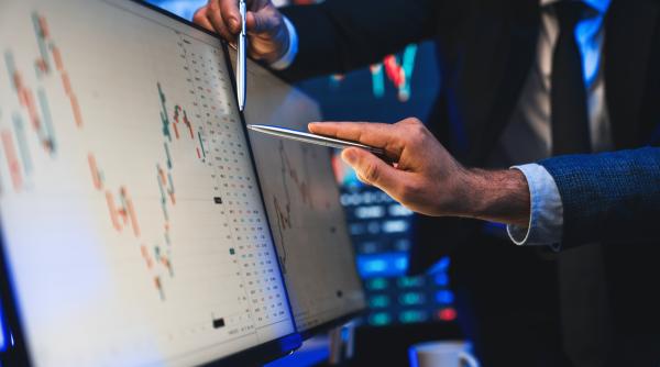 Miturile pieței: Cum pot fi evitate cele mai frecvente capcane la bursă