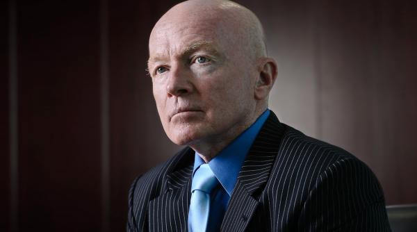 Renumitul investitor Mark Mobius păstrează 95% din fonduri în lichidități
