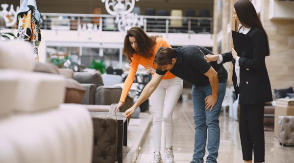 Românii nu-și mai iau casă nouă, își renovează ce au