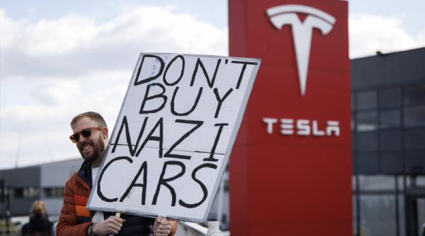 Tesla își continuă prăbușirea în Europa