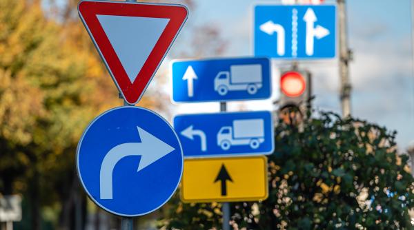 Cartel pe marcaje rutiere? Trei firme, suspectate că își împărțeau contractele