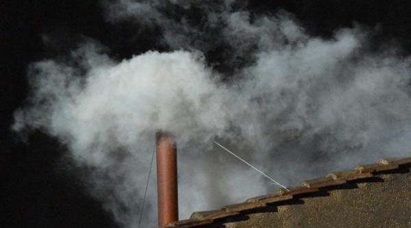 Habemus papam! A ieșit fum alb din hornul Capelei Sixtine