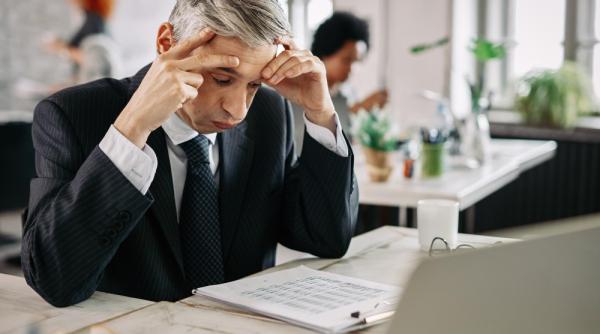 De ce se tem investitorii români, pe fondul deprecierii leului