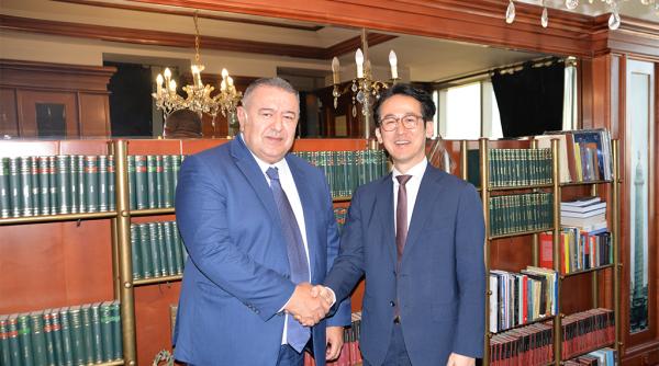 Dialog la nivel înalt CCIR - Hyundai Heavy Industries