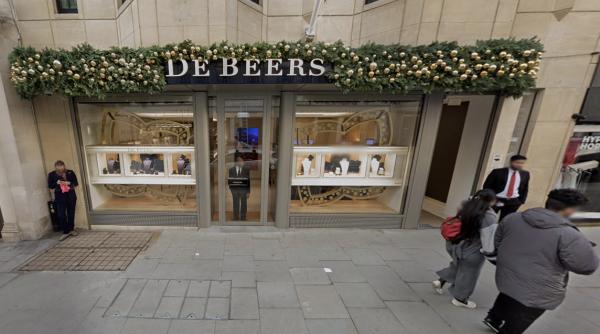 De Beers vinde diamante cu discount în spatele ușilor închise: piața globală e în criză, iar tensiunile cresc
