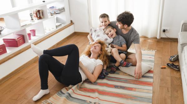 Răspuns la criza demografică: Statul vrea să plătească până la 100% din dobânzile la credite pentru familiile cu copii