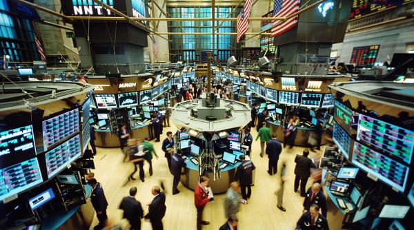 Bursa americană urcă, impulsionată de Nvidia și de blocarea în instanţă a tarifelor impuse de Donald Trump