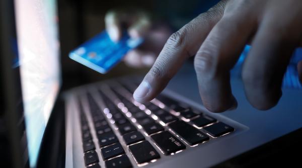 Fraude online. Ce trebuie să faci urgent dacă ți-au fost furaţi bani din cont