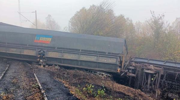 Tren plin cu benzină, deraiat în Teleorman 