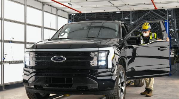 China forțează Ford și Suzuki să-și suspende producția în ciuda afimațiilor lui Trump