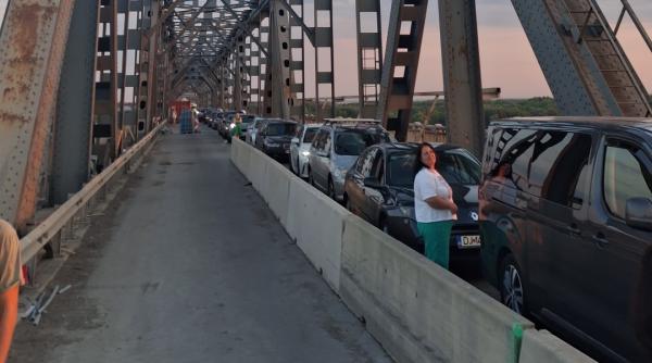 Trafic rutier oprit pe ambele sensuri la granița Giurgiu–Ruse, sâmbătă dimineață
