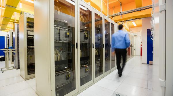 Amazon, Microsoft și Meta – consum record de apă pentru centrele de date din zone afectate de secetă