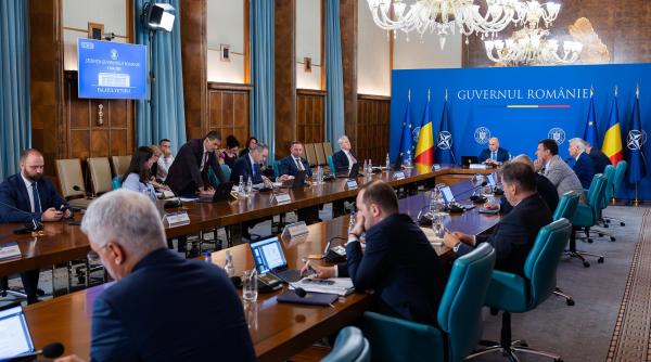 Creşteri de taxe, impozite, accize. Fără majorări de salarii şi pensii în 2026. Lista măsurilor asumate de Guvernul Bolojan