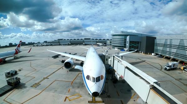 Rusia redeschide un aeroport strategic de la Marea Neagră, închis după declanşarea ofensivei în Ucraina