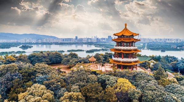 Trei lovituri teribile pentru economia de 19 trilioane de dolari a Chinei: Inundații, alunecări de teren și risc de colaps energetic