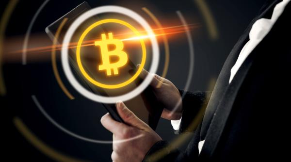 Prețul Bitcoin la maxim istoric: 121.200 USD în Singapore