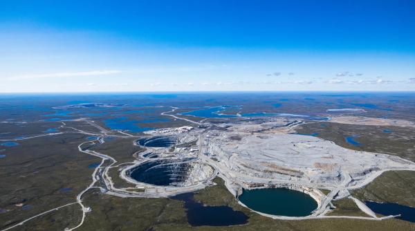 Criză în industria diamantelor. O mare companie canadiană concediază sute de oameni