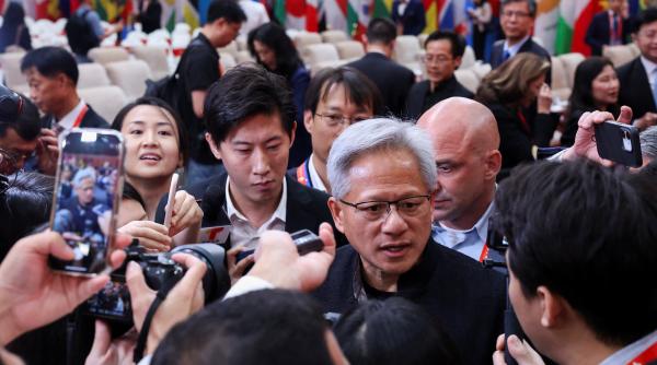 China l-a abandonat pe Elon Musk: noul favorit al Beijingului e CEO-ul Nvidia!