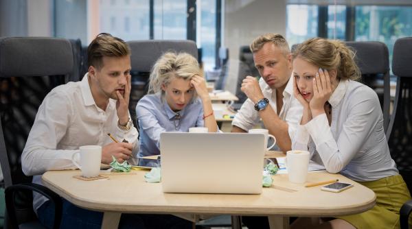 INS: Prăbușire în sectorul serviciilor! Afacerile au căzut cu peste 12% într-o lună!