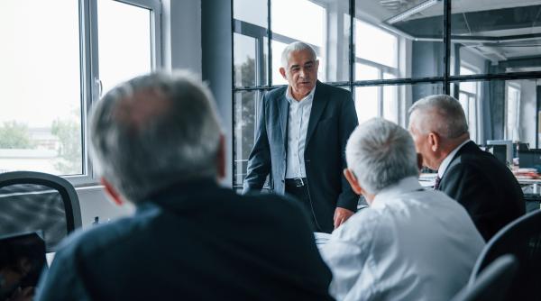 De ce mediul de afaceri din România este dominat de bătrâni