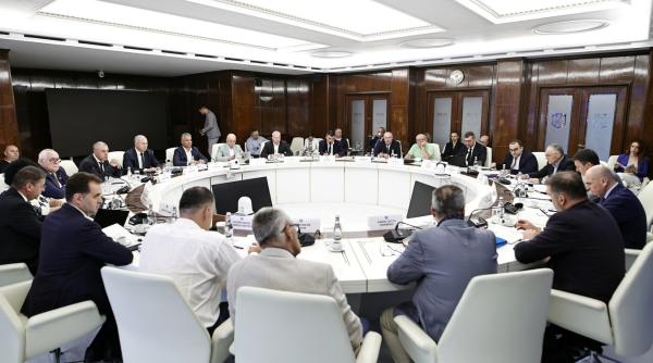 Consultări Guvern - administrația locală: Reduceri de personal în primării, grile unice de salarizare şi limitarea numărului de polițiști locali