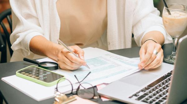 Cum calculezi câţi bani vei pierde de la 1 august, dacă ai pensia peste 3.000 lei