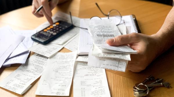 Sprijin pentru factura la energie 2025. Când şi cum veţi primi tichetul de 50 lei