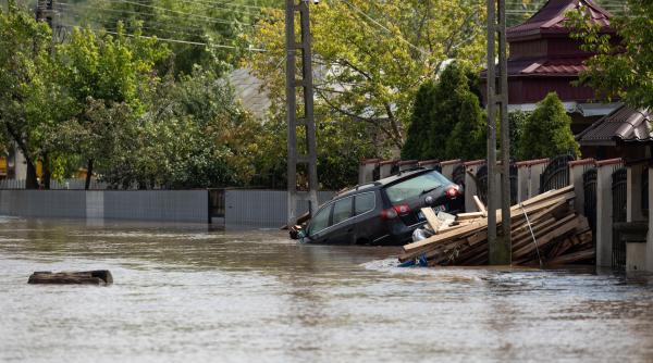 Alertă în ţară până luni dimineaţă. Ploi torenţiale, vijelii şi risc de viituri - Regiunile vizate
