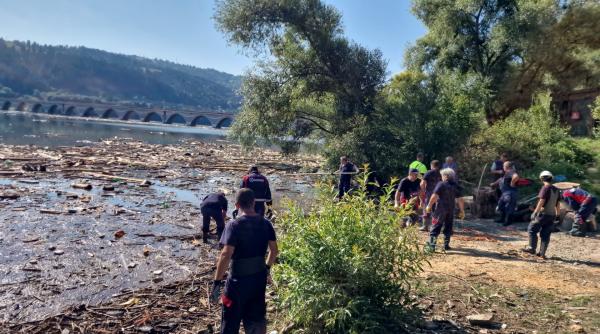 Intervenţie de urgenţă pe lacul Bicaz, după inundaţii