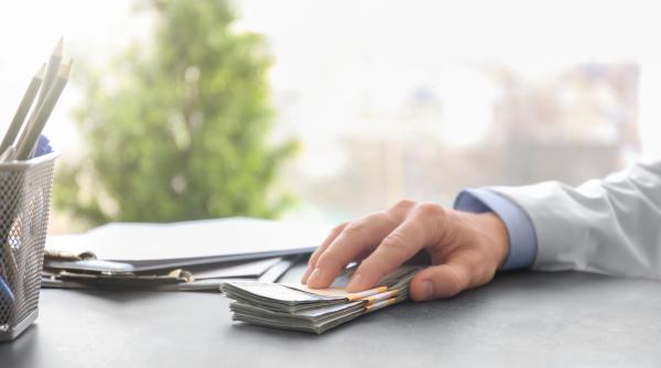 Dobânzi mai mari decât oferă băncile, pentru economiile tale. Anunţul Ministerului Finanţelor pentru români