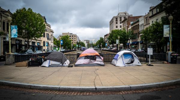 Trump cere evacuarea persoanelor fără adăpost din Washington DC și trimite agenți federali