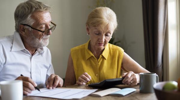 Pensionarii nu mai tac. Poziţie fermă faţă de planurile Guvernului privind banii românilor