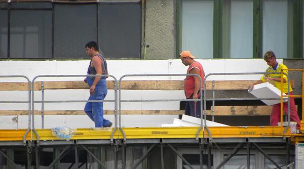 Noile reguli privind reabilitarea energetică a clădirilor. Ce se întâmplă cu centralele pe gaz