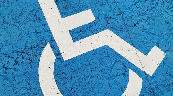 Lovitură pentru pensionarii cu handicap: ce se întâmplă cu pensiile peste 3.000 de lei