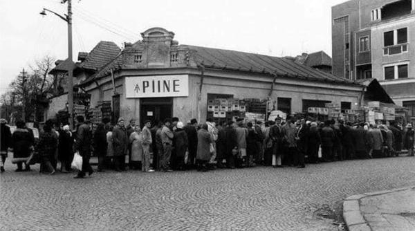77% dintre români cred că se trăia mai bine în comunism. De ce?